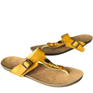 Blowfish Malibu Barro Sandal 9.5 Yellow Buckled T-Strap Comfort Coconut Girl